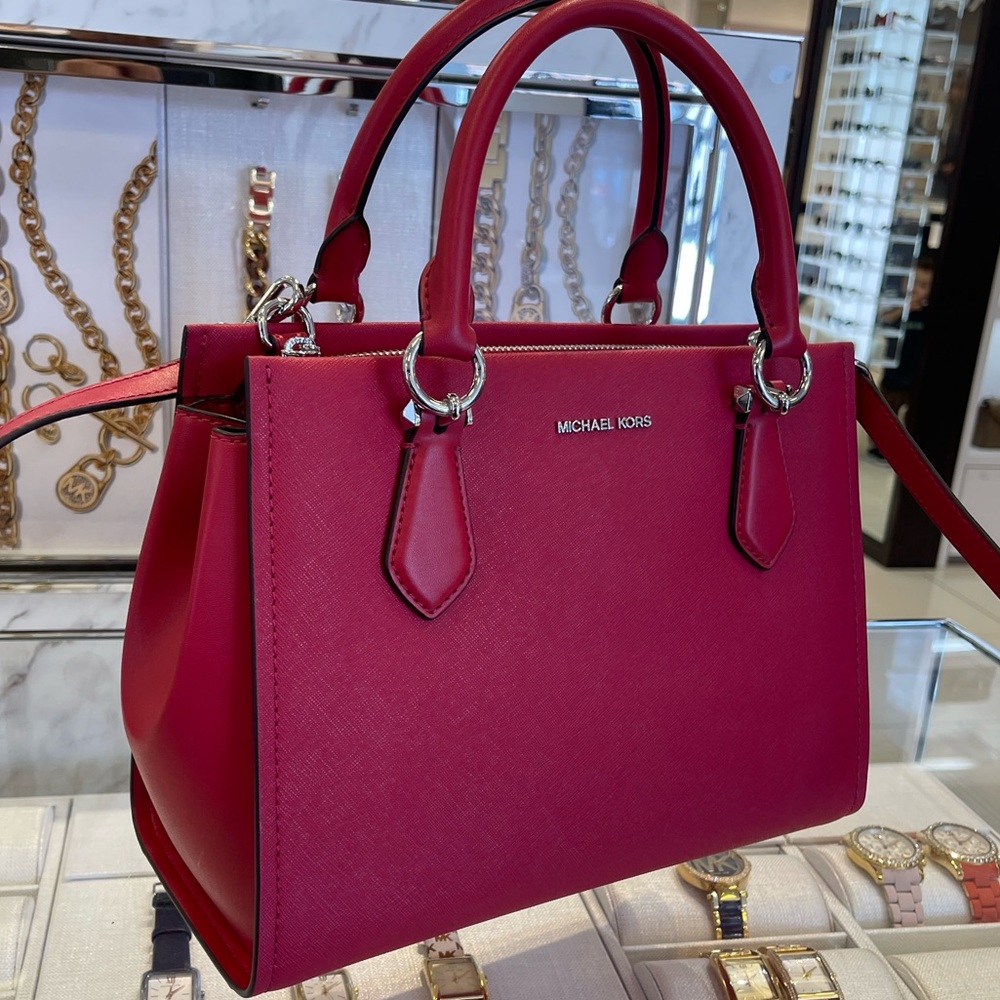 MICHAEL KORS Marilyn Medium Signature Logo Tote Bag
Dark Raspberry
NWT - Picture 1 of 16